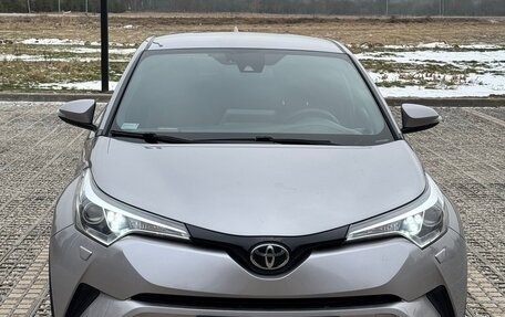 Toyota C-HR I рестайлинг, 2018 год, 2 540 000 рублей, 2 фотография