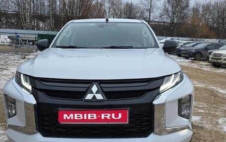 Mitsubishi L200 IV рестайлинг, 2022 год, 4 200 000 рублей, 8 фотография