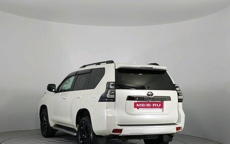 Toyota Land Cruiser Prado 150 рестайлинг 2, 2020 год, 5 650 000 рублей, 7 фотография