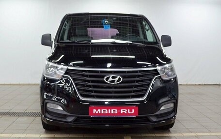 Hyundai Grand Starex Grand Starex I рестайлинг 2, 2018 год, 3 060 000 рублей, 5 фотография