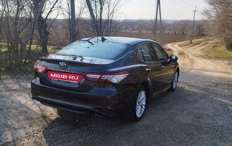 Toyota Camry, 2019 год, 3 150 000 рублей, 2 фотография