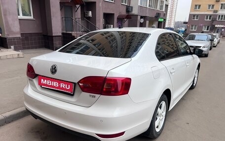 Volkswagen Jetta VI, 2013 год, 1 089 000 рублей, 3 фотография