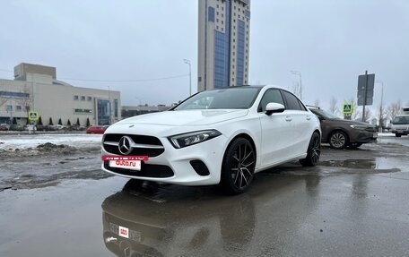 Mercedes-Benz A-Класс, 2020 год, 2 850 000 рублей, 2 фотография