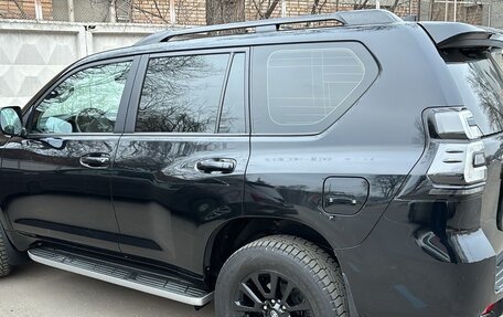 Toyota Land Cruiser Prado 150 рестайлинг 2, 2021 год, 7 500 000 рублей, 4 фотография