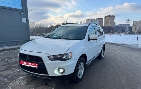 Mitsubishi Outlander III рестайлинг 3, 2011 год, 1 100 000 рублей, 3 фотография