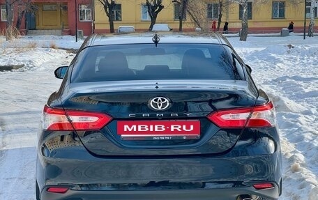 Toyota Camry, 2021 год, 3 180 000 рублей, 10 фотография