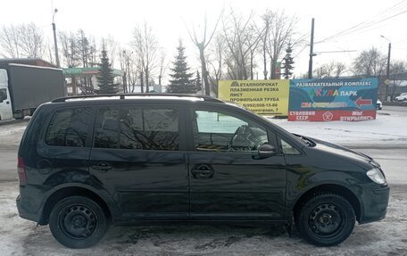 Volkswagen Touran III, 2010 год, 850 000 рублей, 1 фотография