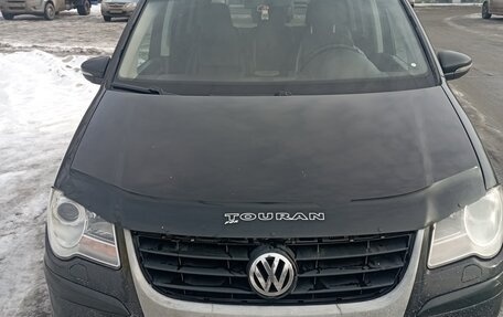 Volkswagen Touran III, 2010 год, 850 000 рублей, 2 фотография