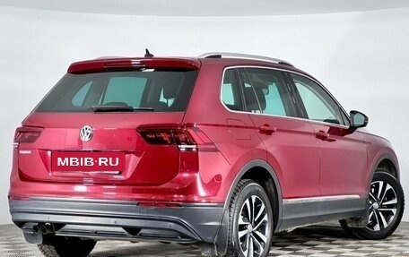 Volkswagen Tiguan II, 2019 год, 2 360 000 рублей, 13 фотография