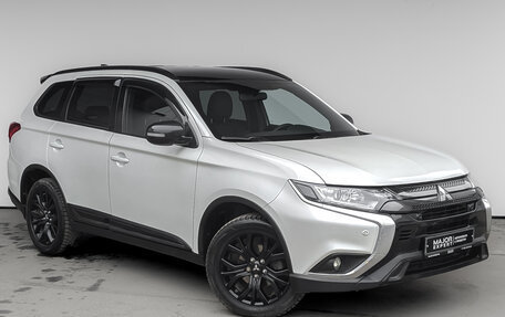 Mitsubishi Outlander III рестайлинг 3, 2022 год, 3 050 000 рублей, 3 фотография