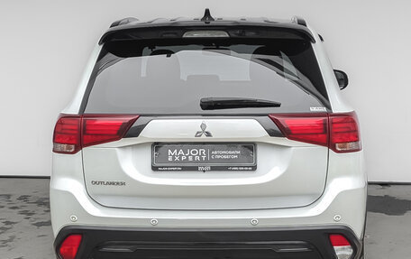 Mitsubishi Outlander III рестайлинг 3, 2022 год, 3 050 000 рублей, 6 фотография