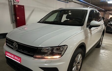 Volkswagen Tiguan II, 2018 год, 2 300 000 рублей, 1 фотография