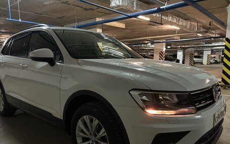 Volkswagen Tiguan II, 2018 год, 2 300 000 рублей, 2 фотография