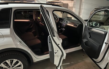 Volkswagen Tiguan II, 2018 год, 2 300 000 рублей, 10 фотография