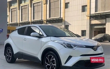 Toyota C-HR I рестайлинг, 2020 год, 1 940 000 рублей, 6 фотография