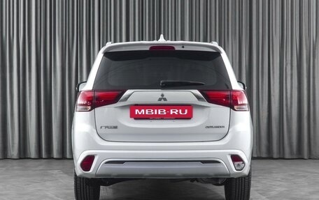 Mitsubishi Outlander III рестайлинг 3, 2022 год, 3 150 000 рублей, 4 фотография