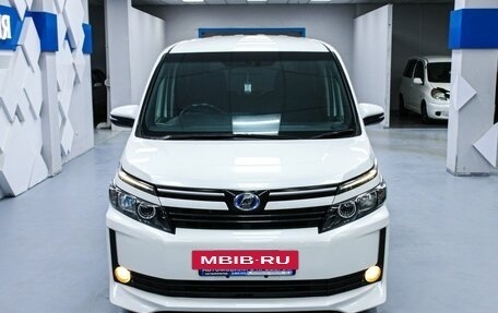 Toyota Voxy III, 2014 год, 2 058 000 рублей, 6 фотография