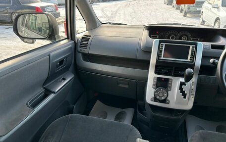 Toyota Voxy II, 2008 год, 1 429 000 рублей, 14 фотография