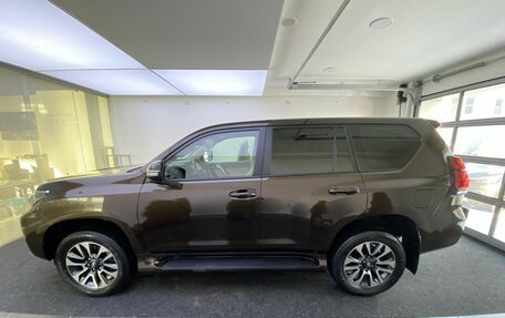 Toyota Land Cruiser Prado 150 рестайлинг 2, 2022 год, 7 350 000 рублей, 8 фотография