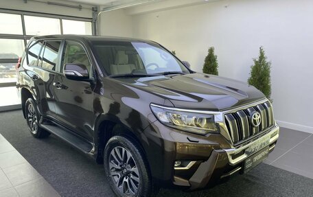 Toyota Land Cruiser Prado 150 рестайлинг 2, 2022 год, 7 350 000 рублей, 3 фотография