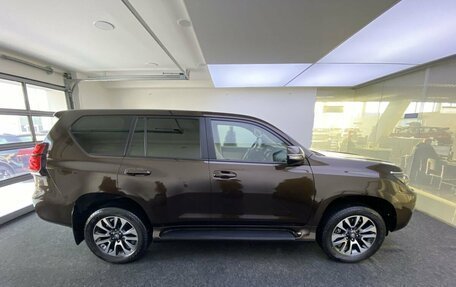 Toyota Land Cruiser Prado 150 рестайлинг 2, 2022 год, 7 350 000 рублей, 4 фотография