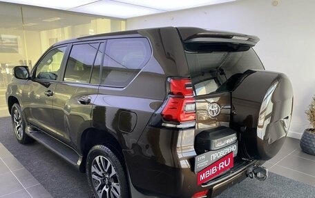 Toyota Land Cruiser Prado 150 рестайлинг 2, 2022 год, 7 350 000 рублей, 7 фотография