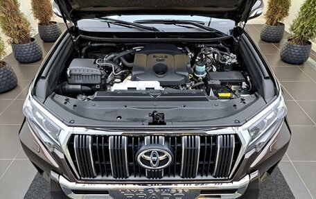 Toyota Land Cruiser Prado 150 рестайлинг 2, 2022 год, 7 350 000 рублей, 9 фотография