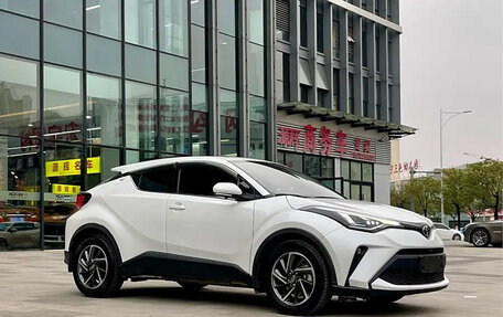 Toyota C-HR I рестайлинг, 2022 год, 1 830 400 рублей, 1 фотография