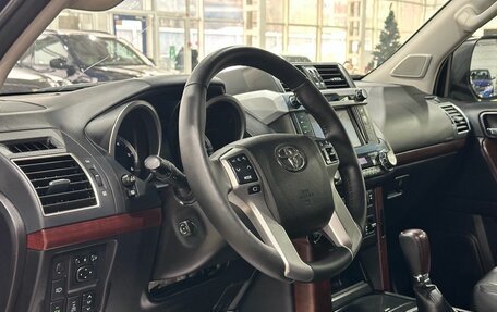 Toyota Land Cruiser Prado 150 рестайлинг 2, 2015 год, 3 490 000 рублей, 31 фотография