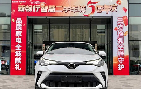 Toyota C-HR I рестайлинг, 2022 год, 1 830 400 рублей, 2 фотография