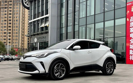 Toyota C-HR I рестайлинг, 2022 год, 1 830 400 рублей, 3 фотография