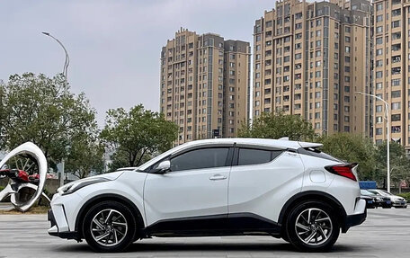 Toyota C-HR I рестайлинг, 2022 год, 1 830 400 рублей, 4 фотография