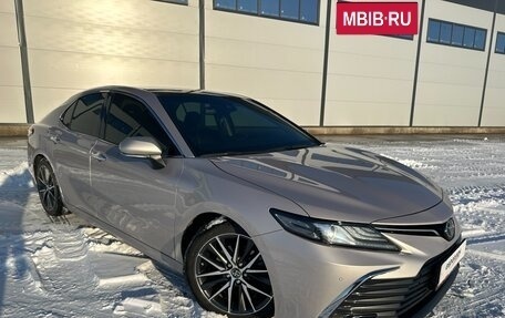 Toyota Camry, 2022 год, 3 700 000 рублей, 2 фотография