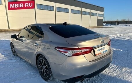 Toyota Camry, 2022 год, 3 700 000 рублей, 4 фотография