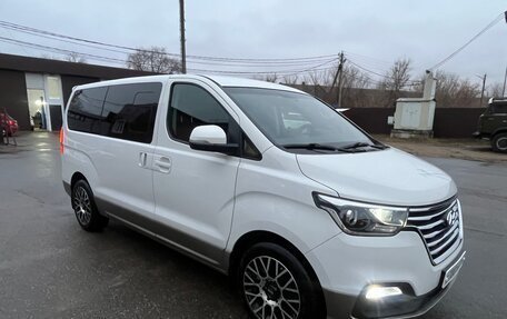 Hyundai Grand Starex Grand Starex I рестайлинг 2, 2019 год, 3 900 000 рублей, 2 фотография