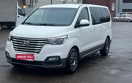 Hyundai Grand Starex Grand Starex I рестайлинг 2, 2019 год, 3 900 000 рублей, 9 фотография