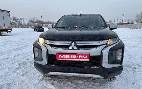 Mitsubishi L200 IV рестайлинг, 2021 год, 2 715 000 рублей, 2 фотография