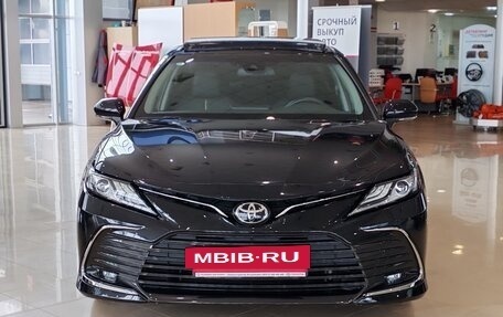 Toyota Camry, 2022 год, 3 690 000 рублей, 2 фотография