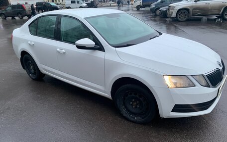 Skoda Octavia, 2019 год, 1 350 000 рублей, 2 фотография