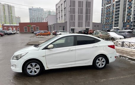 Hyundai Solaris II рестайлинг, 2015 год, 800 000 рублей, 2 фотография