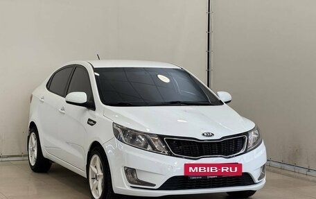 KIA Rio III рестайлинг, 2014 год, 895 000 рублей, 2 фотография