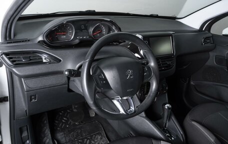 Peugeot 208 II, 2013 год, 854 000 рублей, 13 фотография