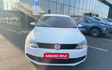 Volkswagen Jetta VI, 2014 год, 1 340 000 рублей, 2 фотография