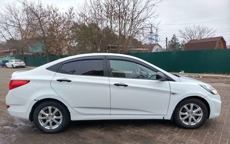 Hyundai Solaris II рестайлинг, 2011 год, 620 000 рублей, 4 фотография