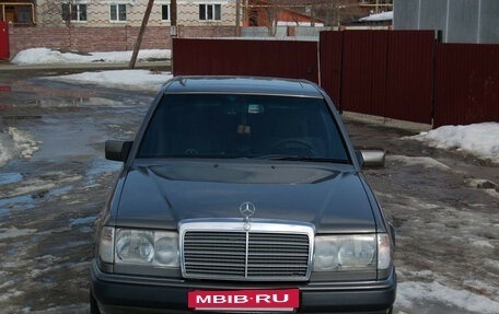 Mercedes-Benz E-Класс, 1993 год, 299 000 рублей, 2 фотография