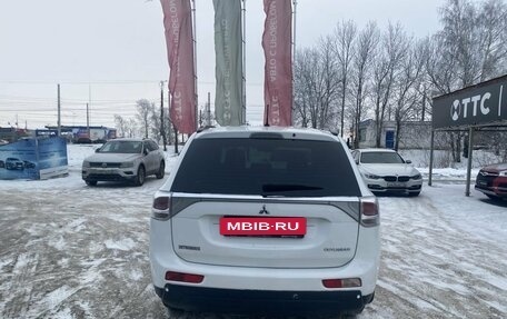 Mitsubishi Outlander III рестайлинг 3, 2013 год, 1 350 000 рублей, 7 фотография