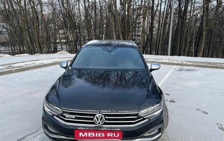 Volkswagen Passat B8 рестайлинг, 2019 год, 4 400 000 рублей, 12 фотография