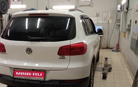 Volkswagen Tiguan I, 2015 год, 941 000 рублей, 3 фотография