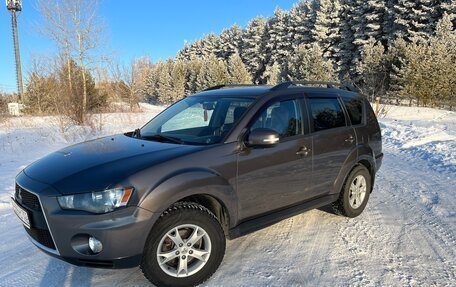 Mitsubishi Outlander III рестайлинг 3, 2011 год, 1 500 000 рублей, 2 фотография