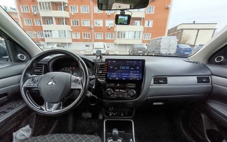 Mitsubishi Outlander III рестайлинг 3, 2017 год, 1 800 000 рублей, 4 фотография